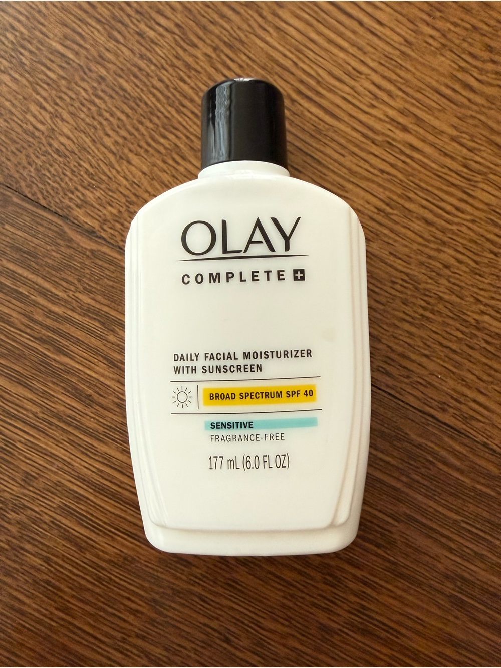 OLAY Complete Daily Facial Moisturizer - White with Black Cap